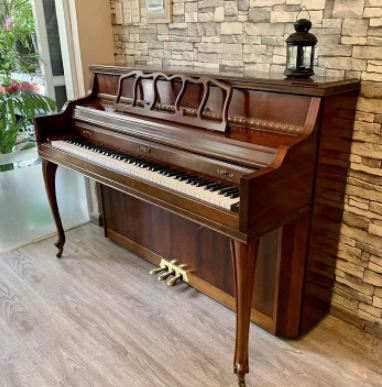 Đàn  Upright Piano thường có kích thước khá nặng, khó di chuyển