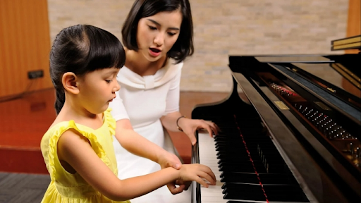 Nên mua đàn piano cơ hay điện? Cần cân nhắc đến thời gian sử dụng đàn!