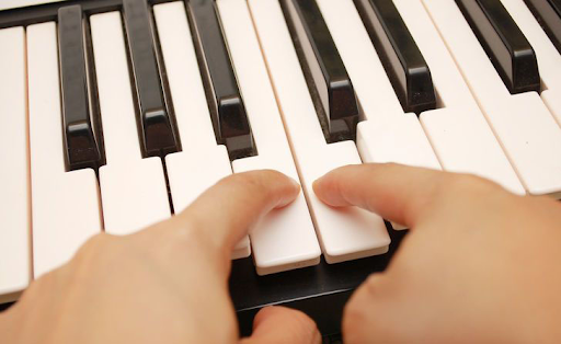 Kinh nghiệm mua đàn piano điện cũ - Kiểm tra phím đàn